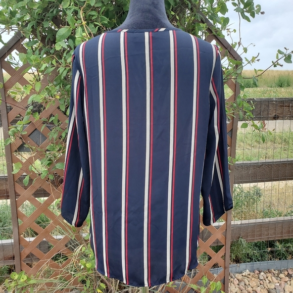 Van Heusen Women's Striped Blouse Size Medium Blue Beige Red - Picture 12 of 13